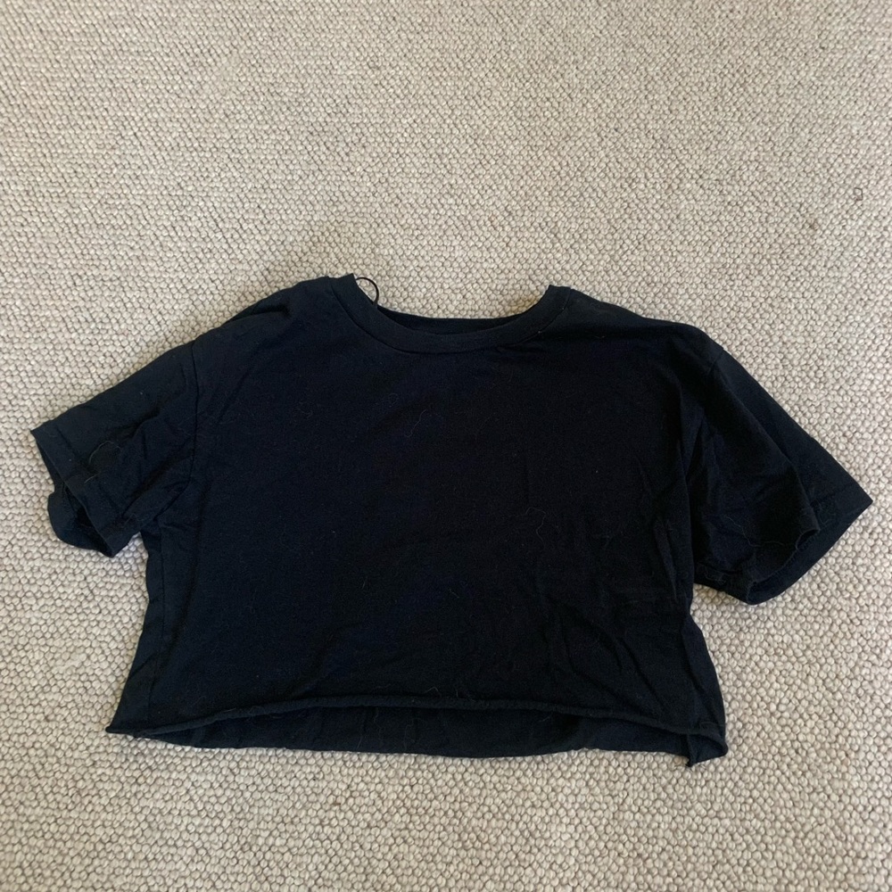 Black cropped boxy tee